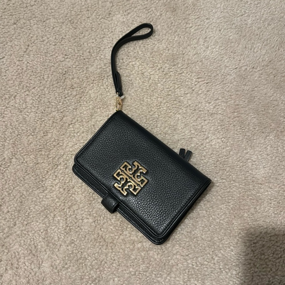 Tory Burch clutch wallet-black. Brand new